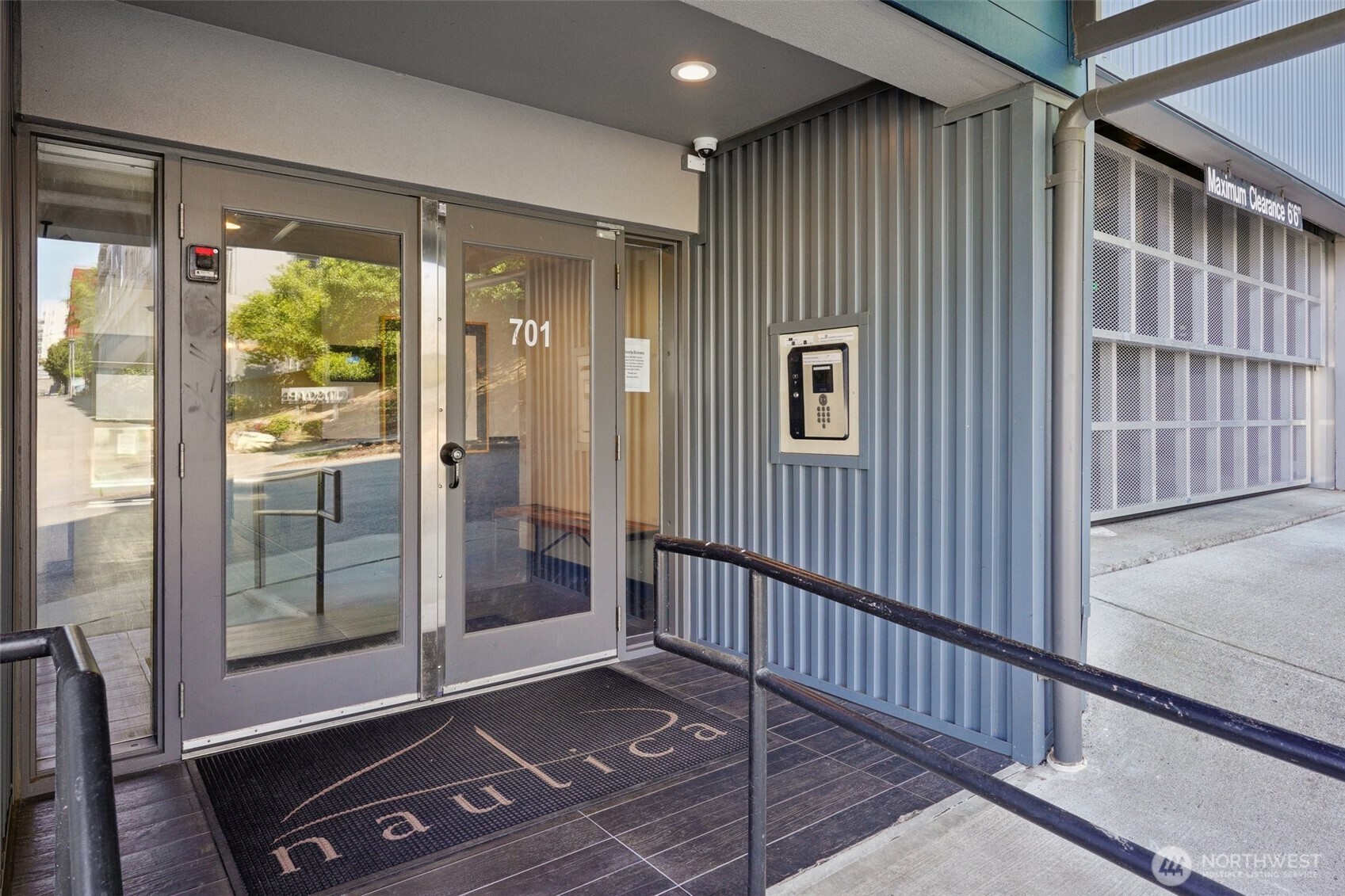701 Galer Street, Unit 504 Seattle, WA 98109 - Photo 22 of 28 a view of an entryway