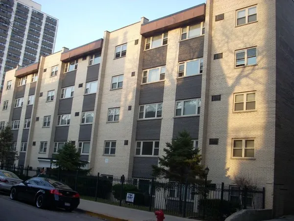 $1,750 | 3161 North Cambridge Avenue, Unit 312, Chicago, IL 60657