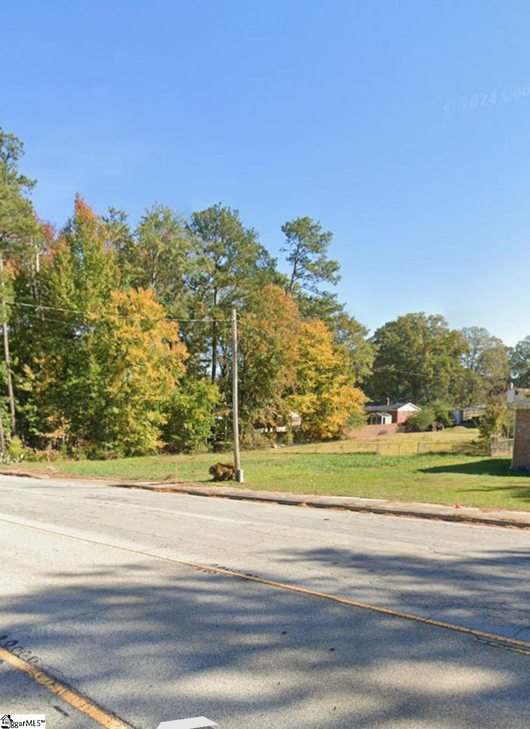 552 Springdale Drive Clinton, SC 29325 - Photo 3 of 6