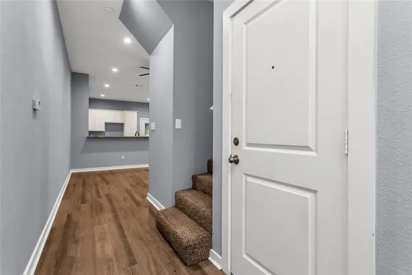 a view of entryway and kitchen