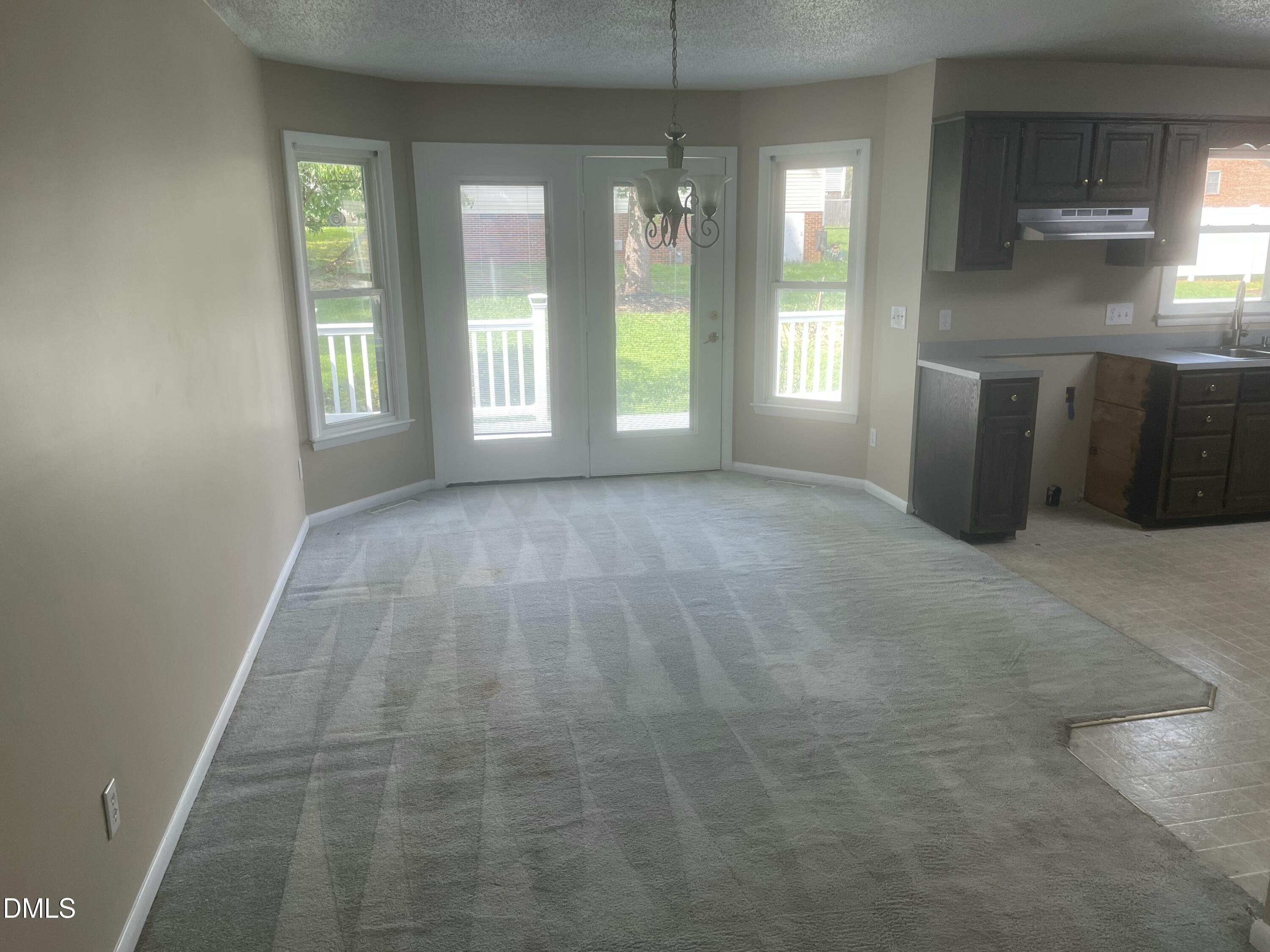 911 South Ridge Road Burlington, NC 27217 - Photo 8 of 17 Dining
