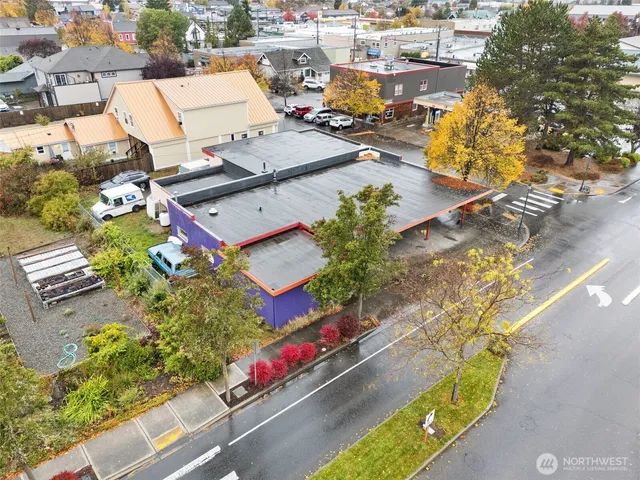 a view of a street with house