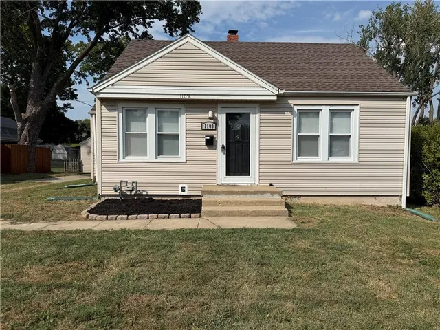 $215,000 | 1109 Northwest B Street, Blue Springs, MO 64015