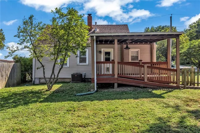 $215,000 | 1109 Northwest B Street, Blue Springs, MO 64015