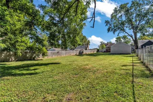 $215,000 | 1109 Northwest B Street, Blue Springs, MO 64015