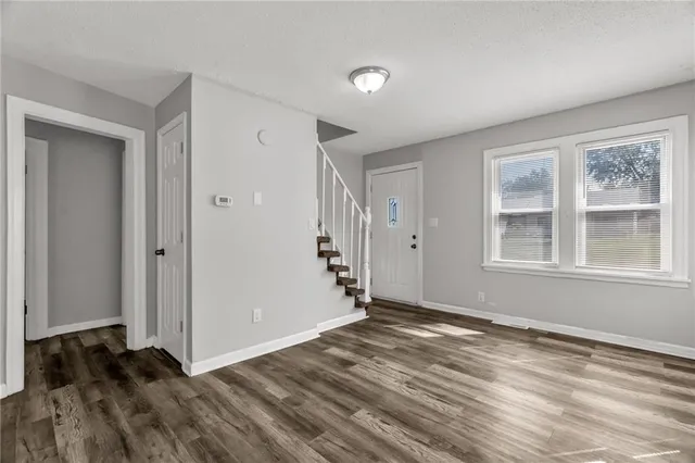 $215,000 | 1109 Northwest B Street, Blue Springs, MO 64015