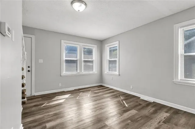 $215,000 | 1109 Northwest B Street, Blue Springs, MO 64015