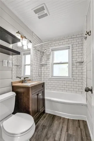 $215,000 | 1109 Northwest B Street, Blue Springs, MO 64015