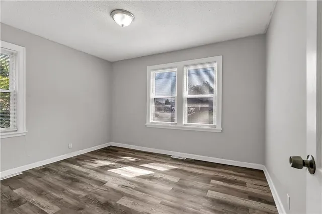 $215,000 | 1109 Northwest B Street, Blue Springs, MO 64015