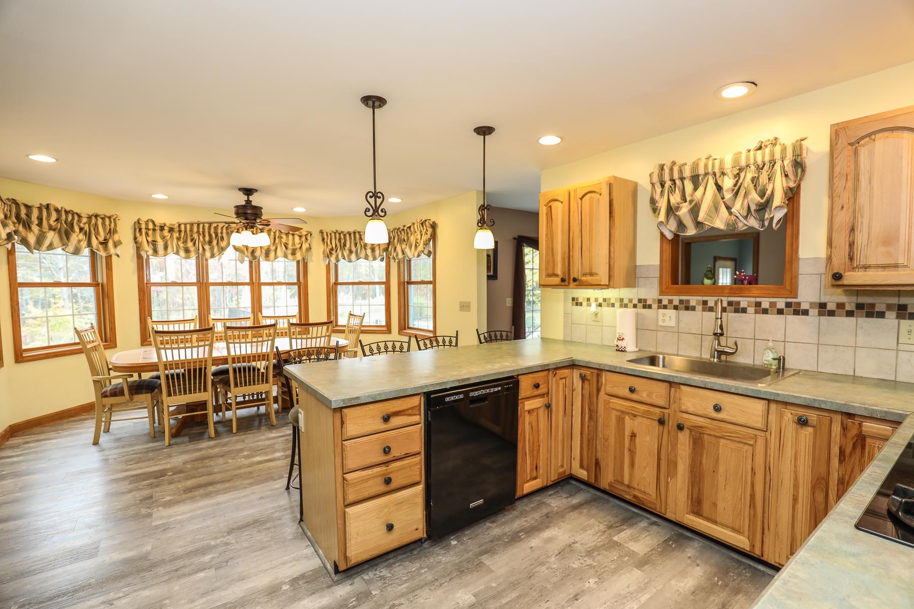 803 Chester Road Auburn, NH 03032 - Photo 15 of 40 Gallery Image 15
