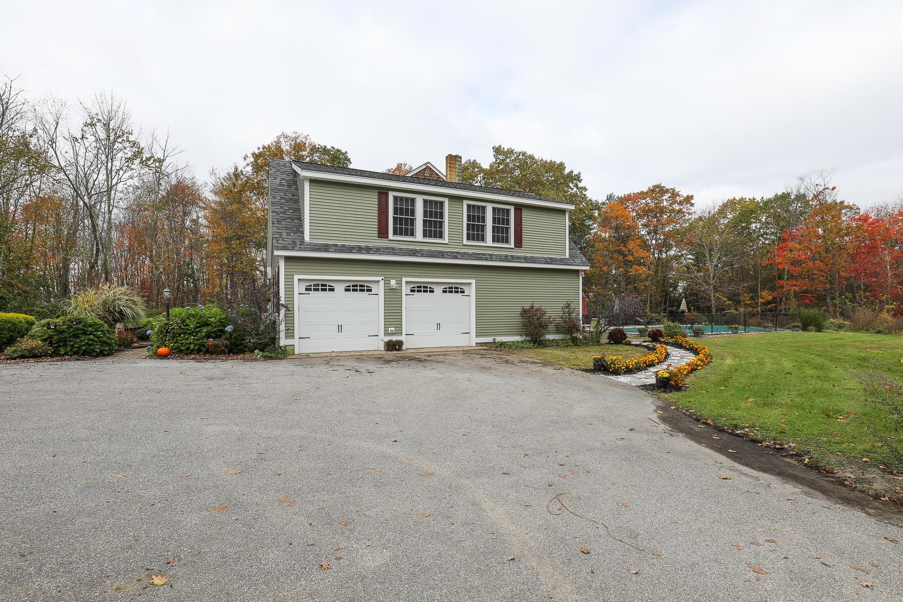803 Chester Road Auburn, NH 03032 - Photo 4 of 40 Gallery Image 4
