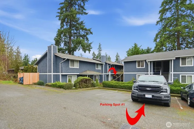 a car parked in front of a white house