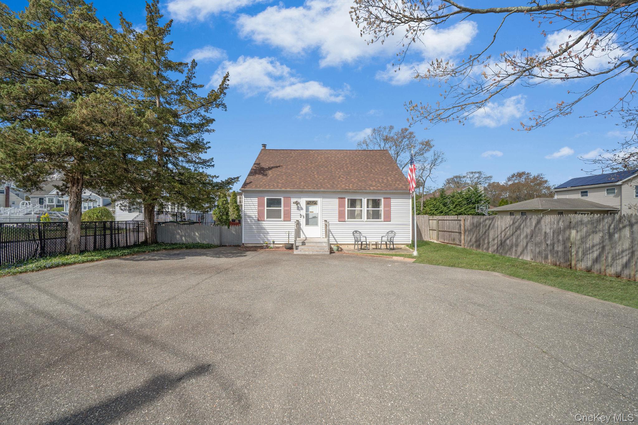 106 Holbrook Road Centereach, NY 11720 - Photo 1 of 27