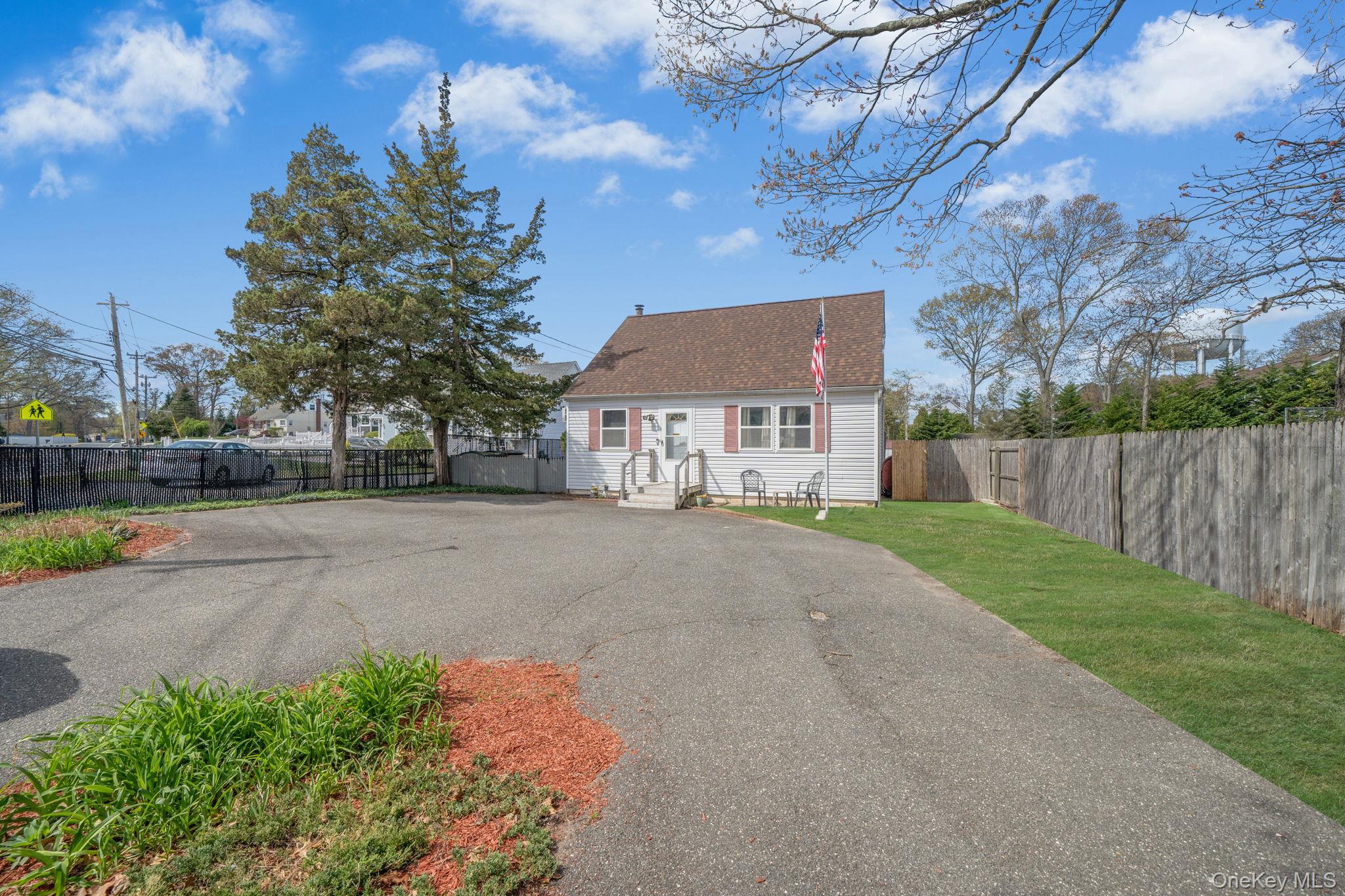 106 Holbrook Road Centereach, NY 11720 - Photo 2 of 27