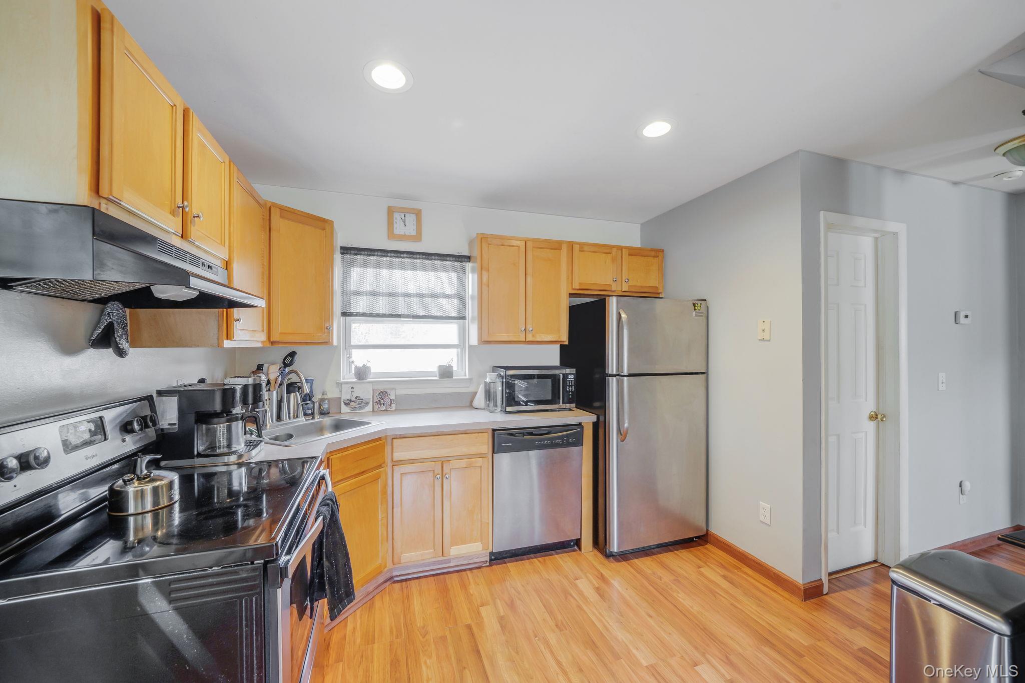 106 Holbrook Road Centereach, NY 11720 - Photo 5 of 27