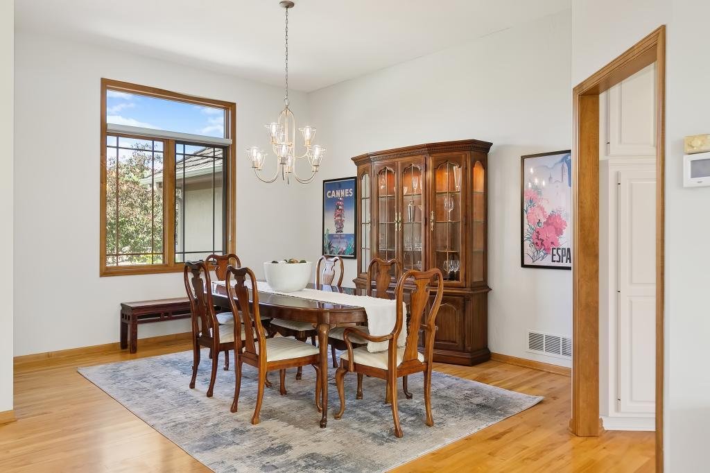 9995 Gristmill Ridge Eden Prairie, MN 55347 - Photo 3 of 34 Gallery Image 3