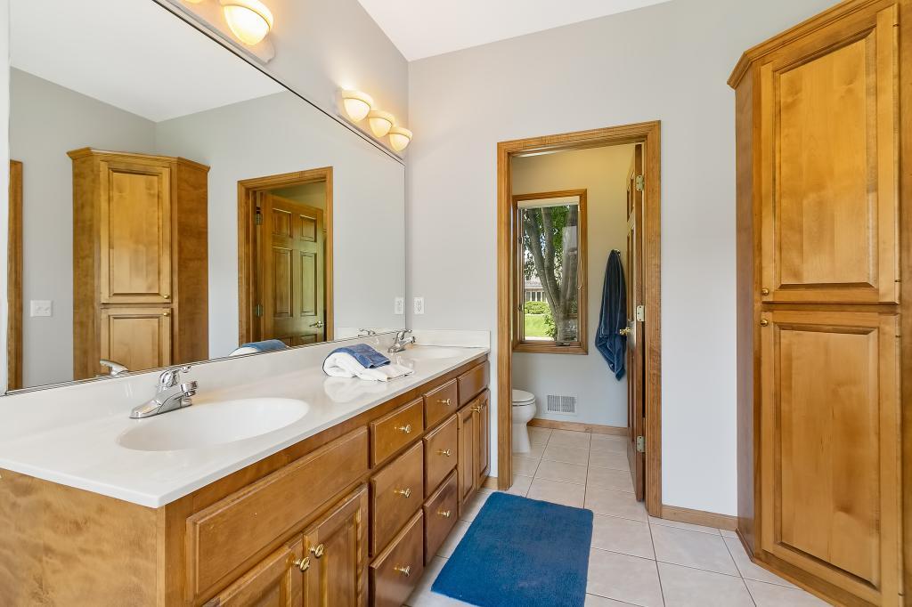 9995 Gristmill Ridge Eden Prairie, MN 55347 - Photo 22 of 34 Gallery Image 22