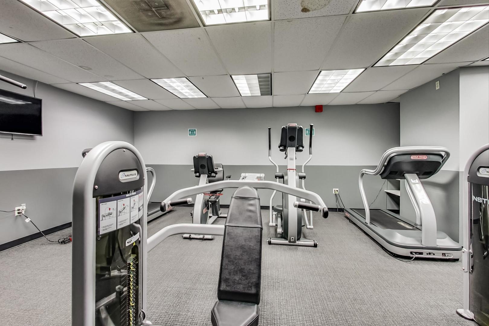 6030 North Sheridan Road, Unit 1007 Chicago, IL 60660 - Photo 20 of 29 Gallery Image 20