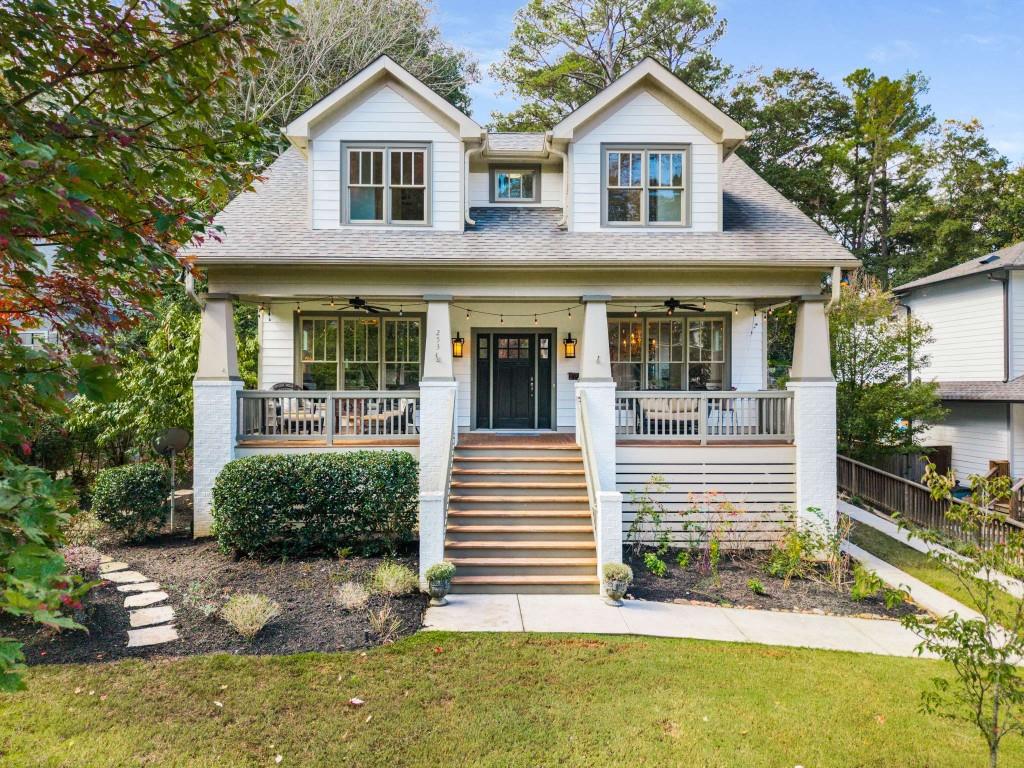 a view of front a house with a yard
