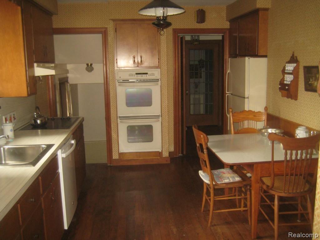 1692 Prestwick Road Grosse Pointe, MI 48236 - Photo 16 of 49 004 (2).jpg