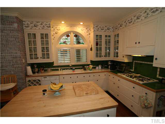 2112 Fairview Road Raleigh, NC 27608 - Photo 11 of 25 a kitchen that has a lot of cabinets in it