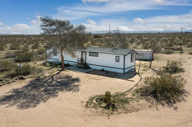 a close view of sink and tap