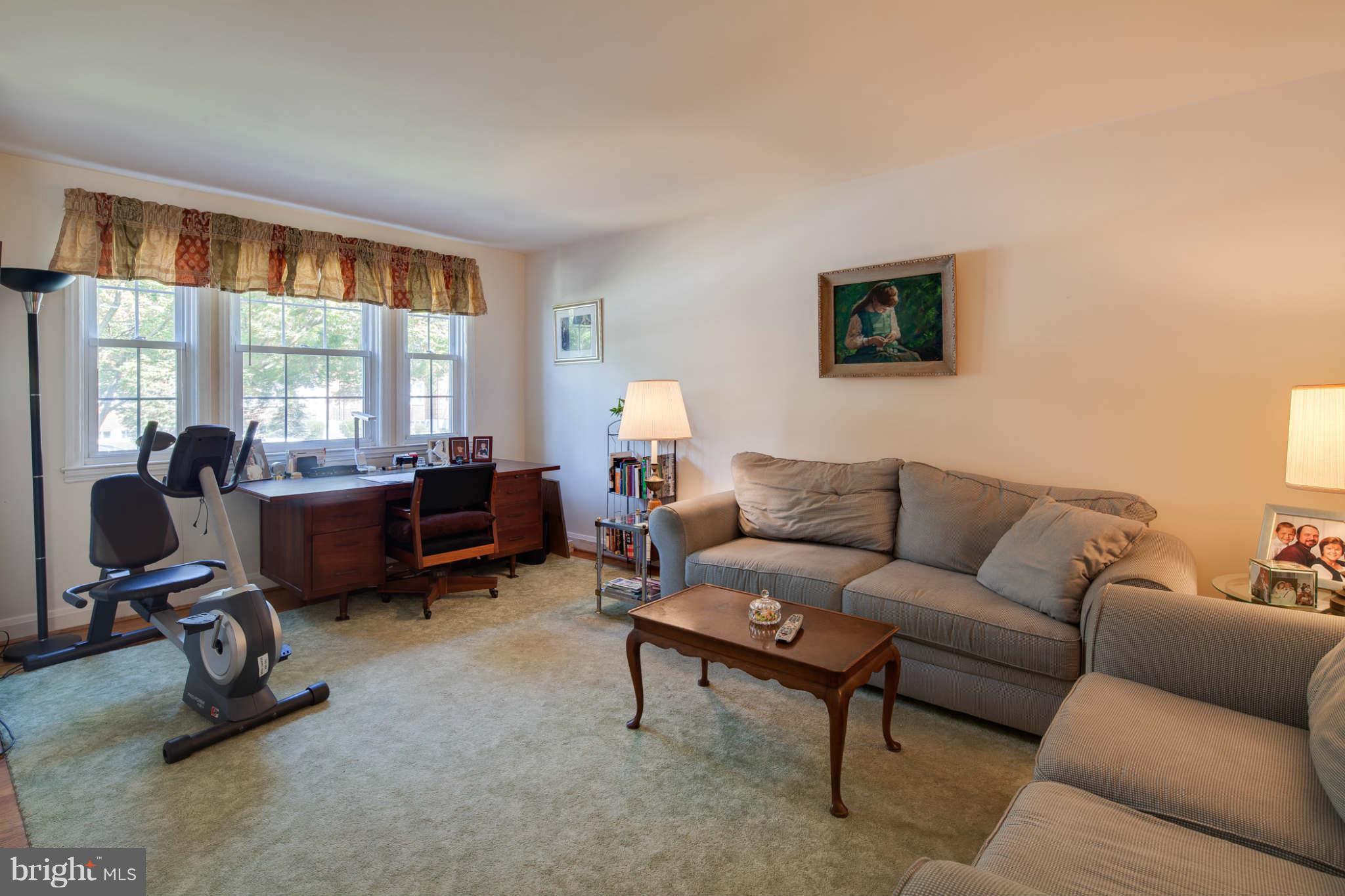 342 Greenlow Road Baltimore, MD 21228 - Photo 2 of 28 Living Room