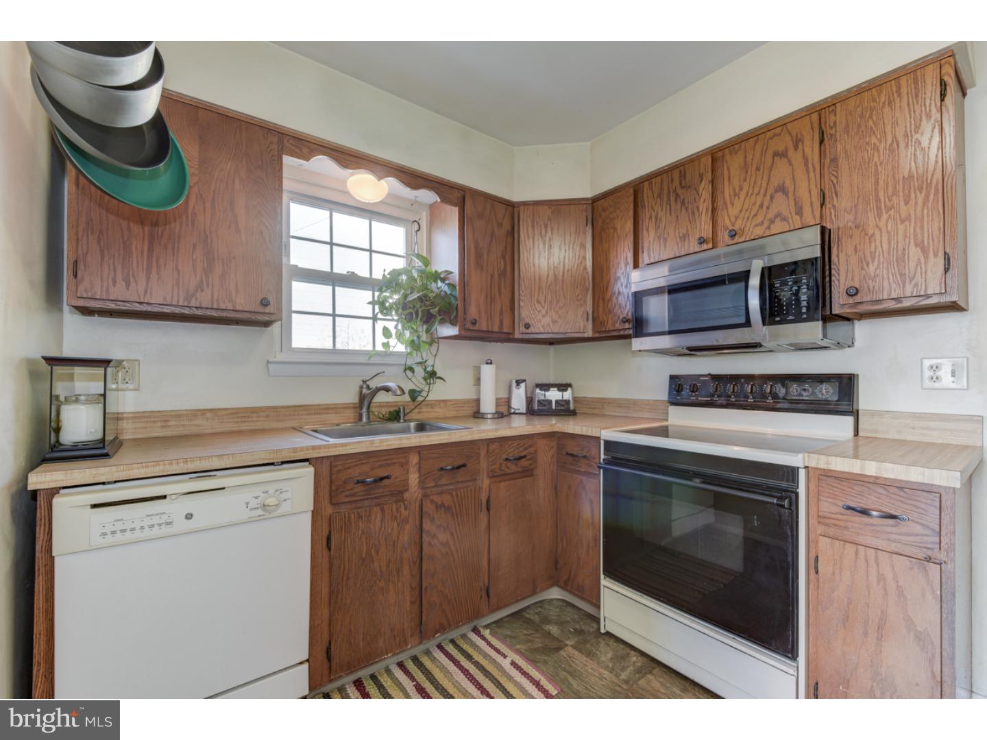 373 East Reliance Road Telford, PA 18969 - Photo 8 of 20 Kitchen