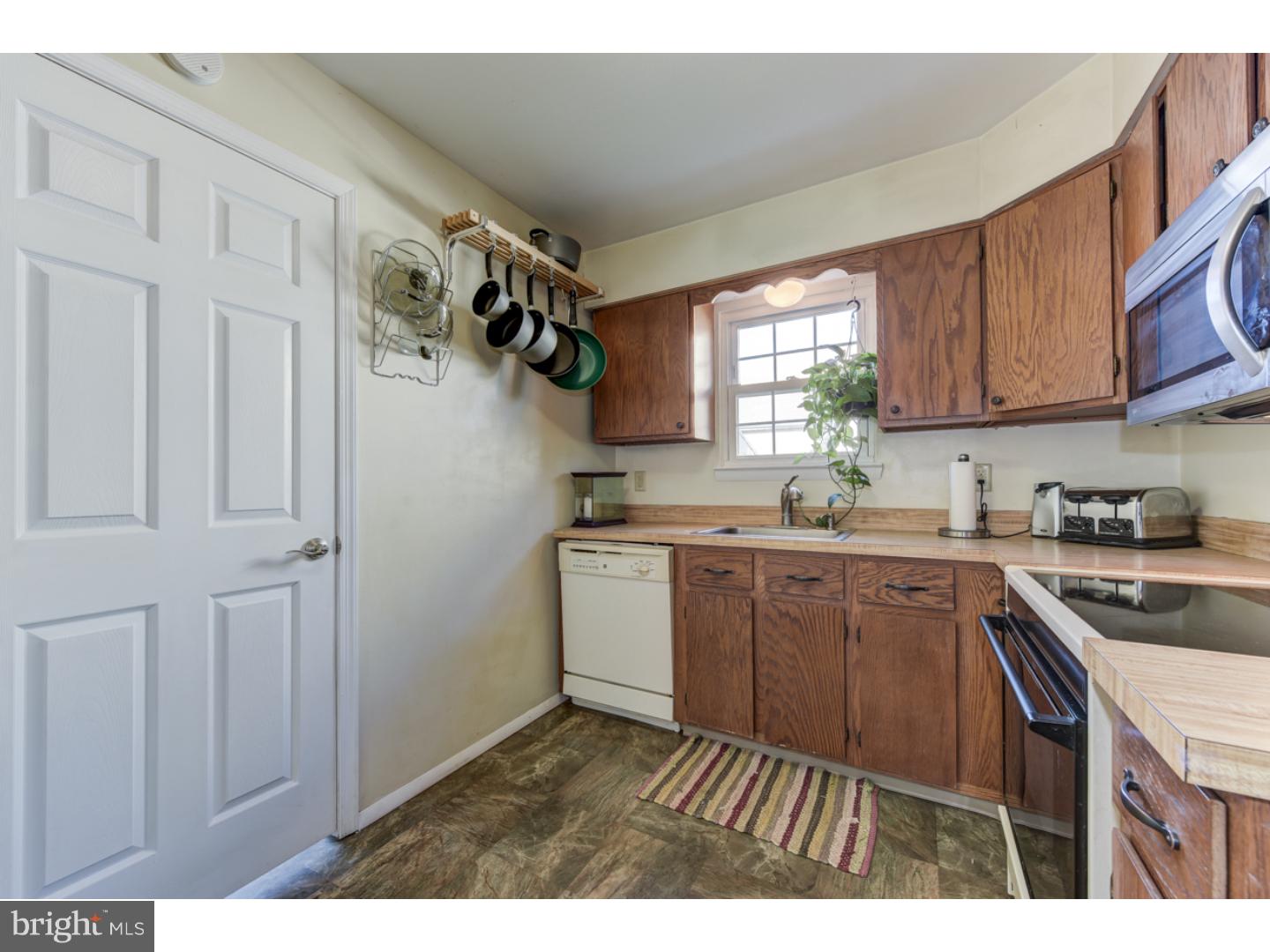 373 East Reliance Road Telford, PA 18969 - Photo 9 of 20 Kitchen