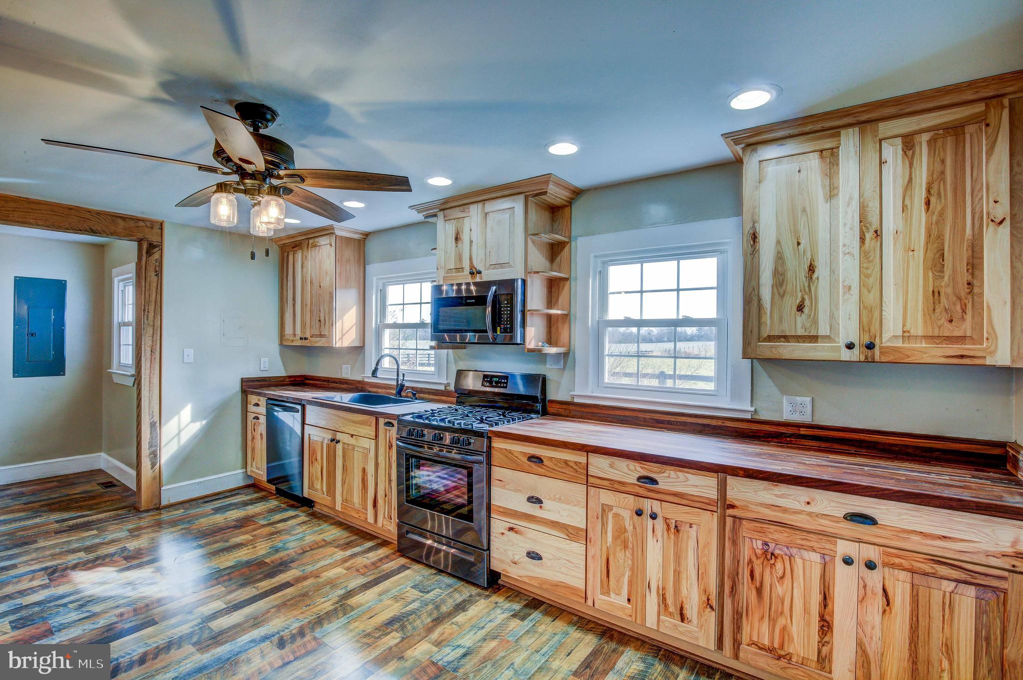 25208 Jerusalem Road Milford, VA 22514 - Photo 11 of 58 Kitchen with Rustic Cabinets