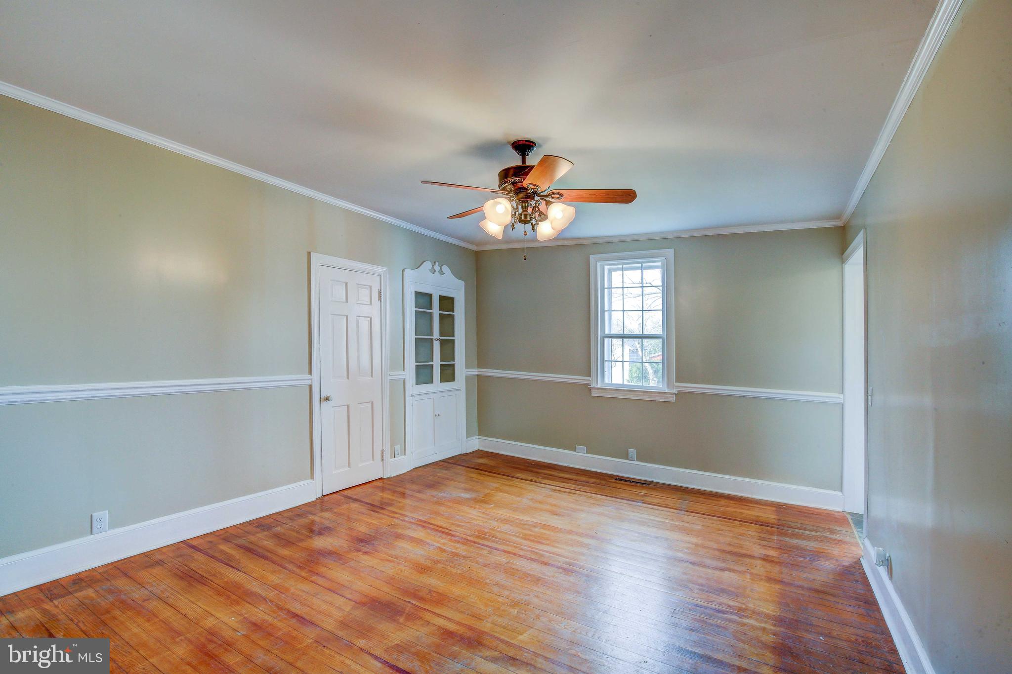 25208 Jerusalem Road Milford, VA 22514 - Photo 33 of 58 Living Room with built in cabinets