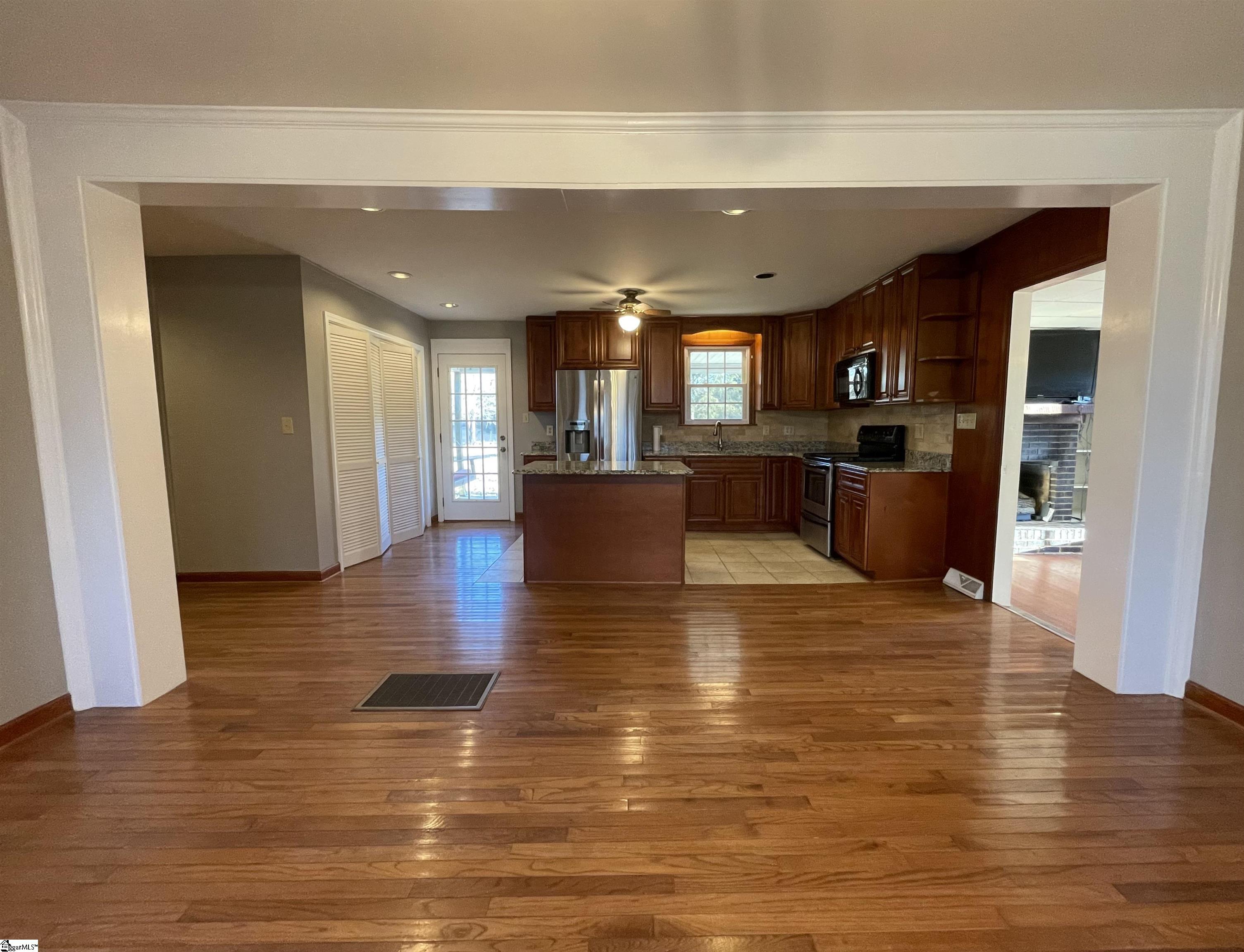 207 Hunter Road Simpsonville, SC 29681 - Photo 8 of 18 Gallery Image 8
