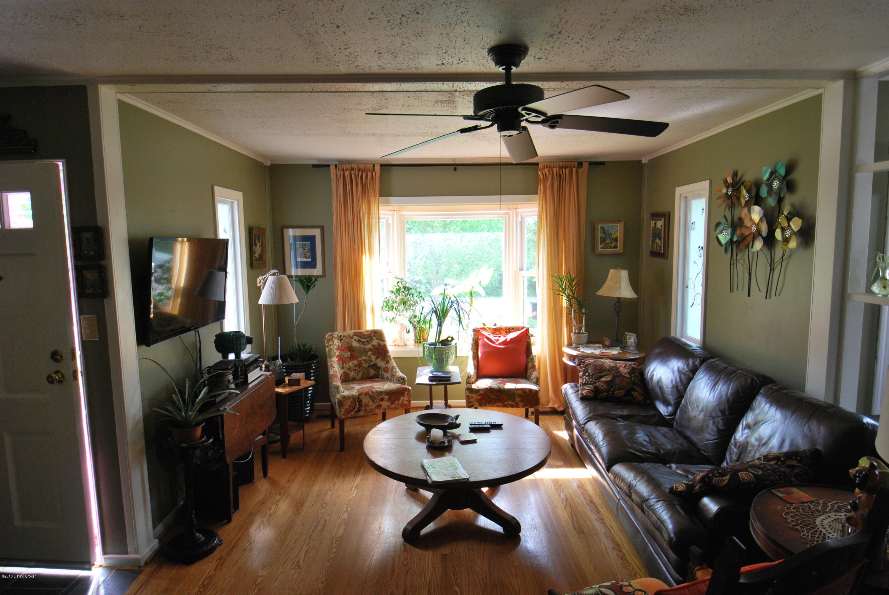 9207 Hunter Road Louisville, KY 40242 - Photo 5 of 36 Living Room