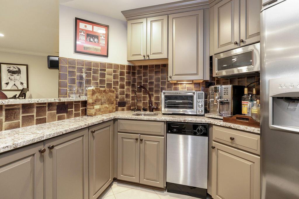 2462 Lane Road Columbus, OH 43220 - Photo 56 of 80 Lower Level Kitchenette