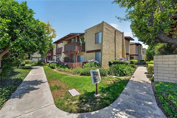 $425,000 | 1010 West MacArthur Boulevard, Unit 86, Santa Ana, CA 92707