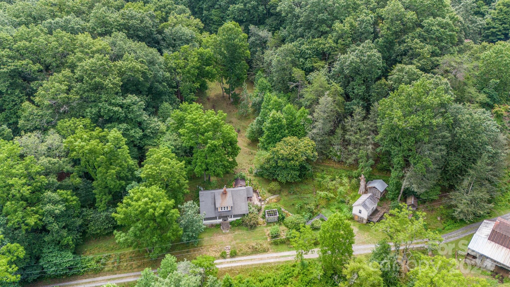 71 Persimmon Lane Canton, NC 28716 - Photo 39 of 41 a view of a city