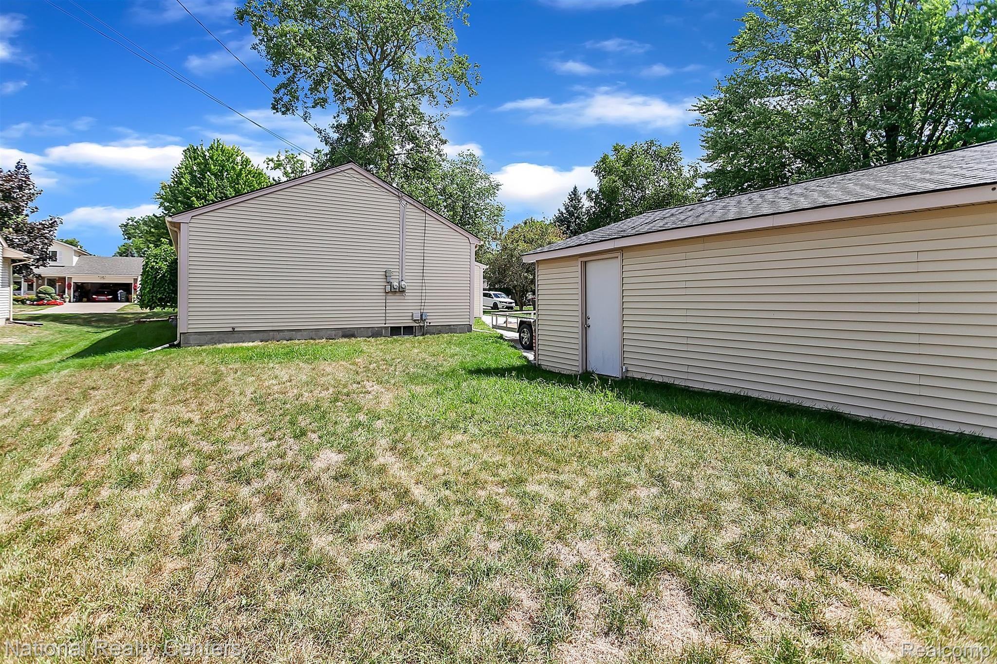 2720 Bridget Avenue Rochester, MI 48307 - Photo 36 of 36 37-2720-Bridget-Ave-WindowStill-Rea.jpg