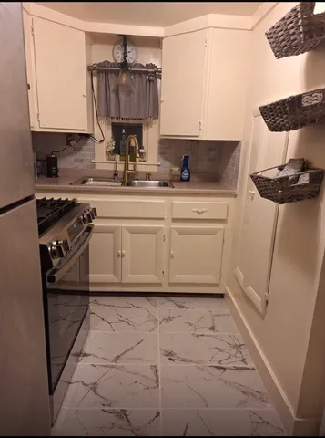 $1,900 | 28 Cove Street, Unit 3, New Bedford, MA 02744