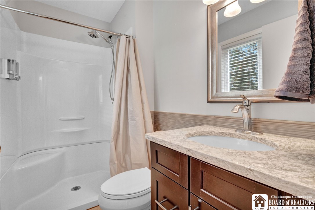 4406 West Lake Road, Unit 24 Chautauqua, NY 14757 - Photo 12 of 42 Main floor full bathroom.