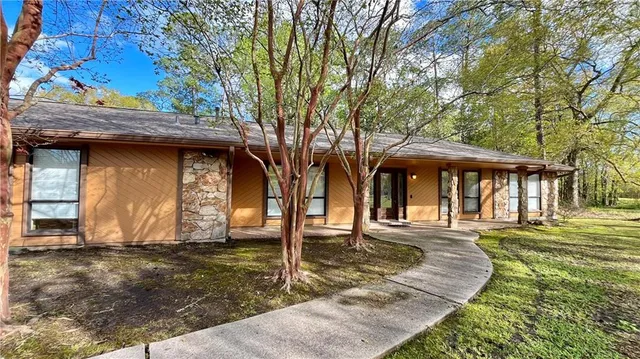 $359,900 | 1552 Broadmoor Drive, Slidell, LA 70458