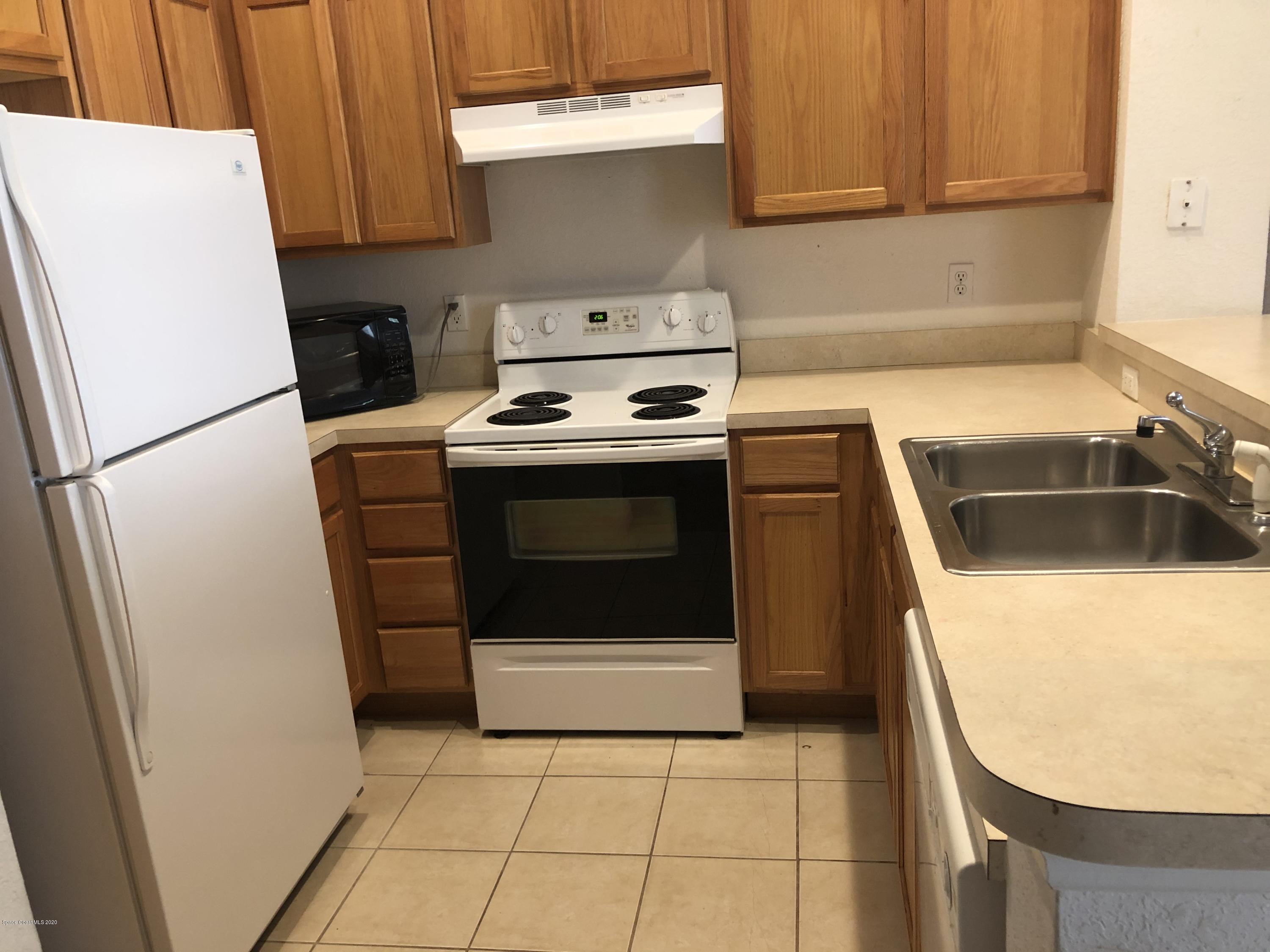 115 Turpial Way, Unit 106 Melbourne, FL 32901 - Photo 2 of 12 Kitchen