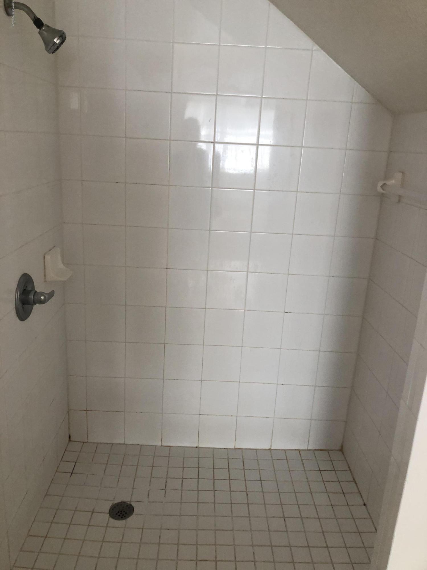 115 Turpial Way, Unit 106 Melbourne, FL 32901 - Photo 6 of 12 Master Shower