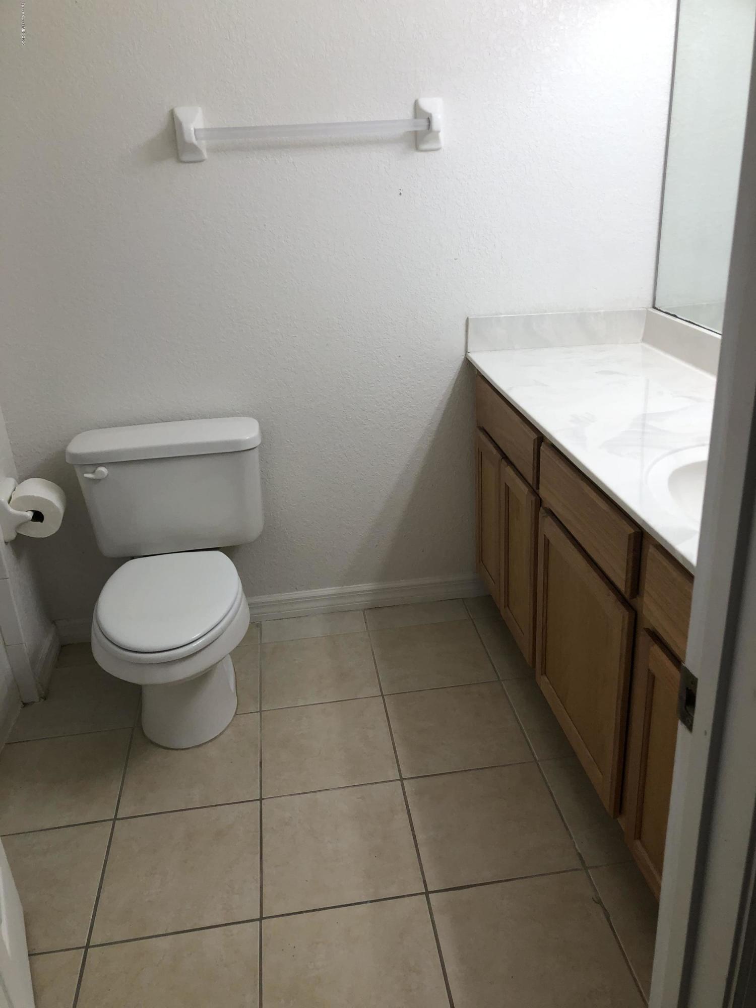 115 Turpial Way, Unit 106 Melbourne, FL 32901 - Photo 8 of 12 Second Bath with Tub/Shower