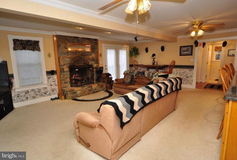 12320 Braddock Road Fairfax, VA 22030 - Photo 11 of 15 Family Room