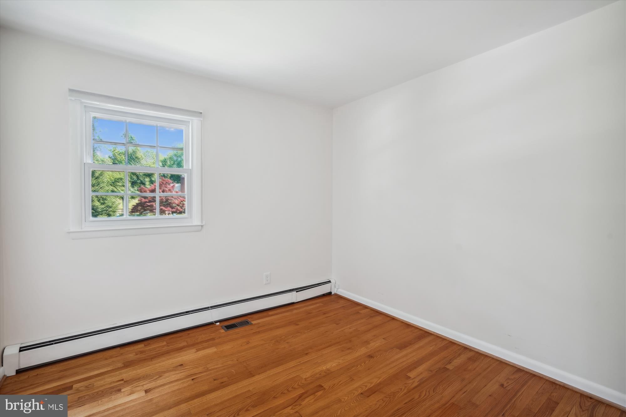 4642 Roundhill Road Ellicott City, MD 21043 - Photo 10 of 29 Main level Bedroom 1