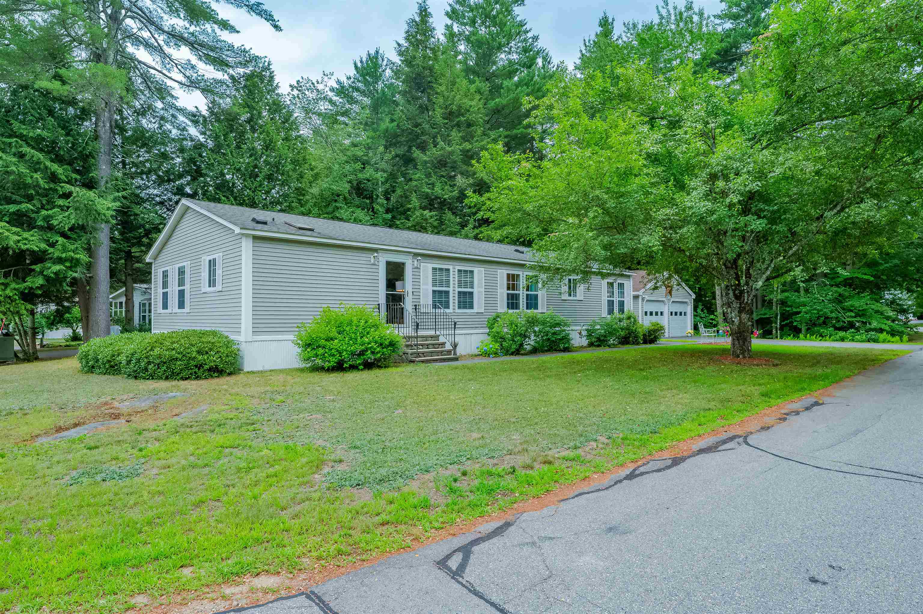 11 Murray Drive Rochester, NH 03868 - Photo 3 of 52