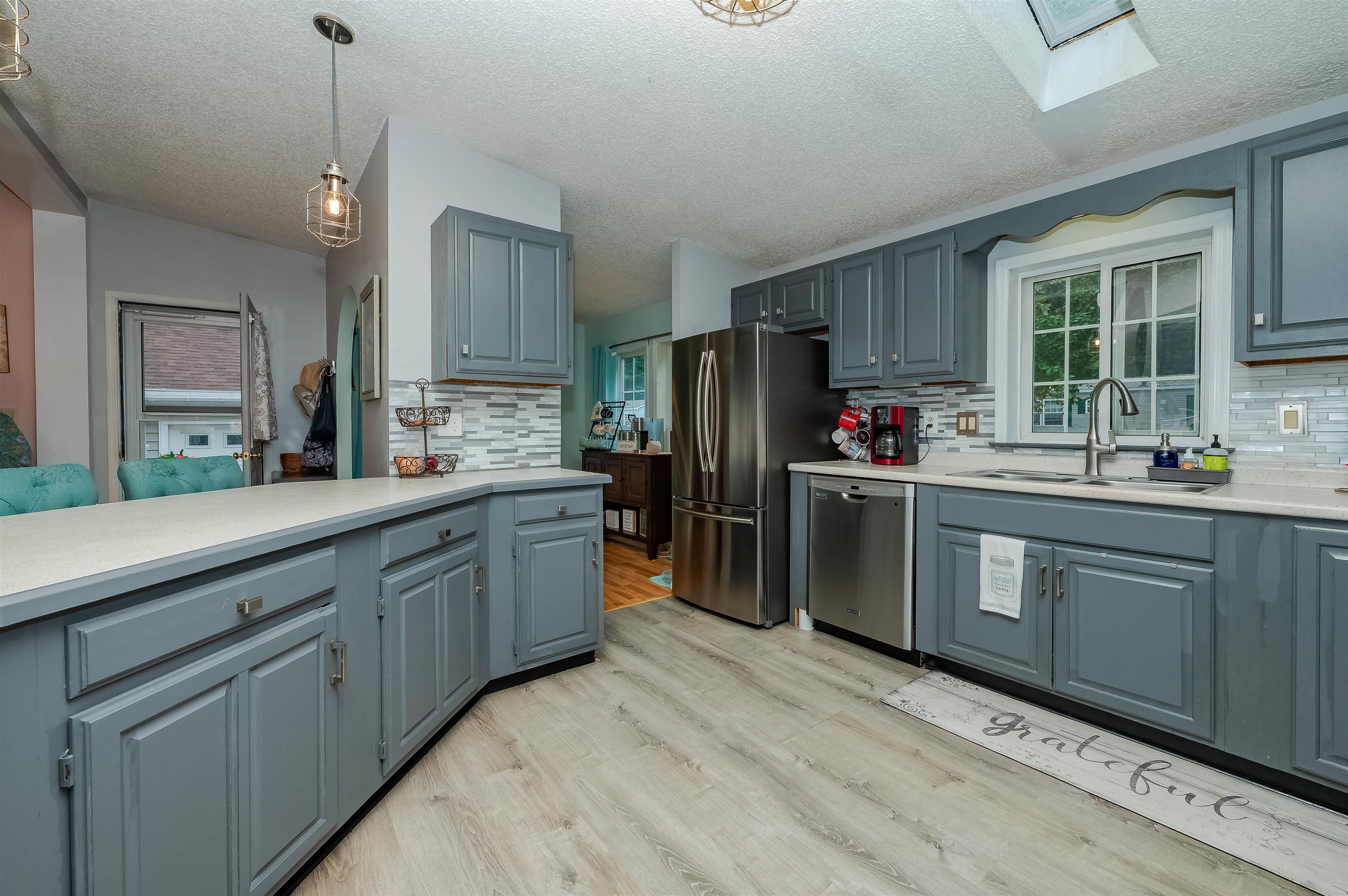 11 Murray Drive Rochester, NH 03868 - Photo 4 of 52