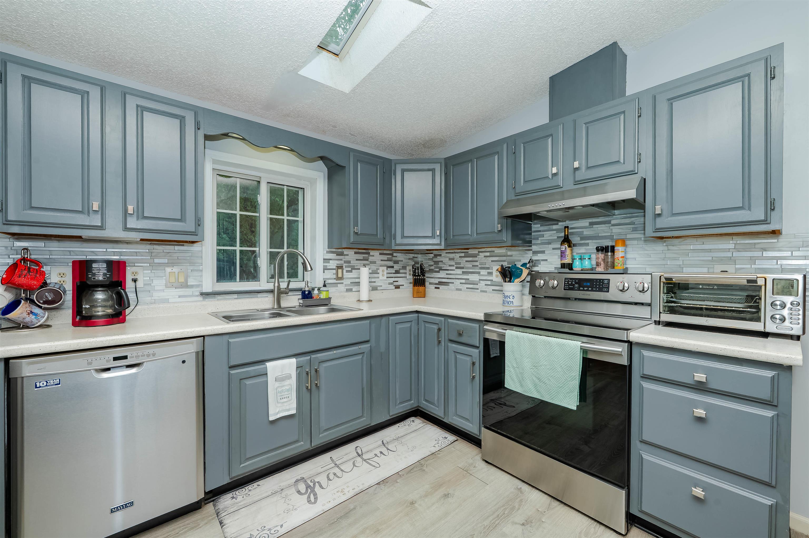 11 Murray Drive Rochester, NH 03868 - Photo 5 of 52