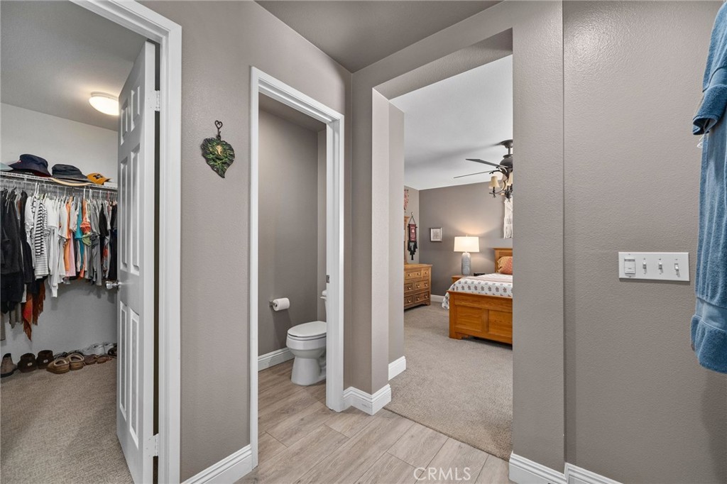 33942 Telstar Road Yucaipa, CA 92399 - Photo 21 of 40 a en suite bathroom with a toilet sink and shower