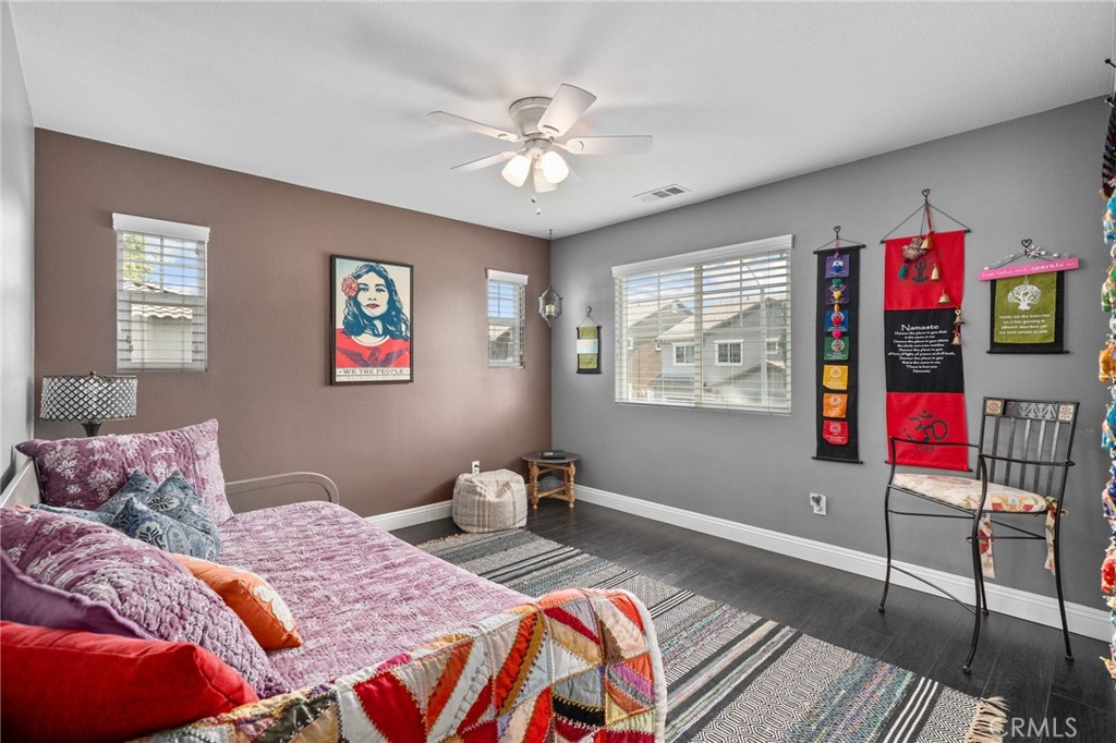 33942 Telstar Road Yucaipa, CA 92399 - Photo 25 of 40 a bedroom with a bed and a chandelier